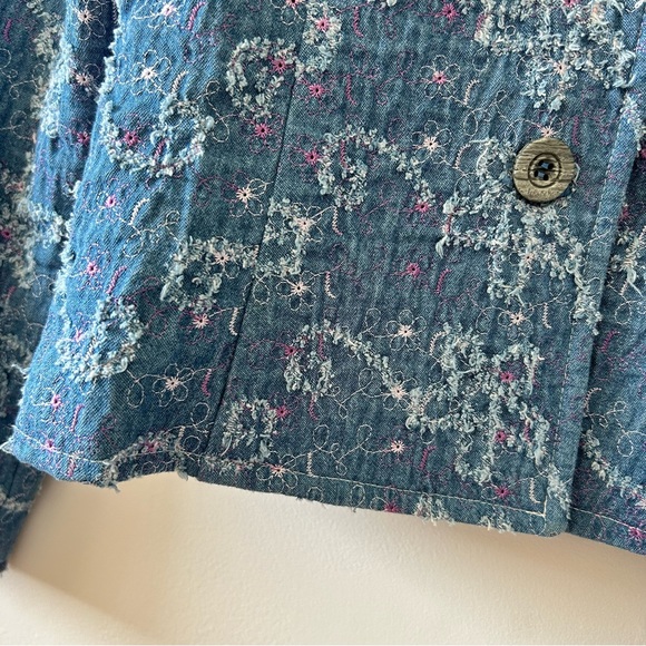 VINTAGE | Stitched Floral Button-Down Blazer - Picture 4 of 4